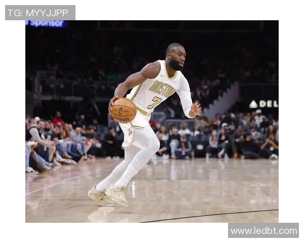 杰伦布朗如何在NBA赛场上展现领袖风范与卓越才华